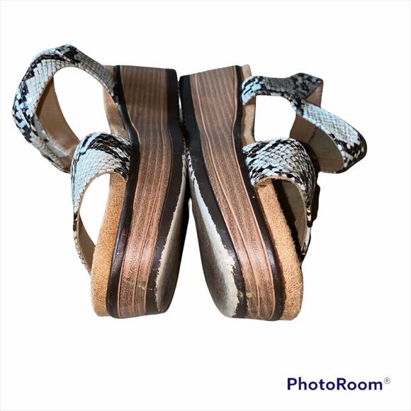 Snakeskin Embossed Platform Sandal size 10 - Picture 3 of 6